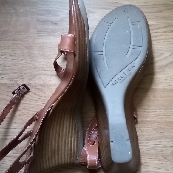 Sz 8 Kenneth Cole Reaction Sandal - Picture 2 of 2